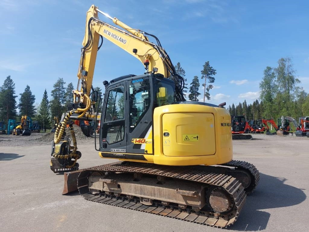New Holland MYYTY! SOLD! E140CSR MOTO - Bager gusjeničar: slika New Holland MYYTY! SOLD! E140CSR MOTO - Bager gusjeničar New Holland MYYTY! SOLD! E140CSR MOTO - Bager gusjeničar: slika New Holland MYYTY! SOLD! E140CSR MOTO - Bager gusjeničar