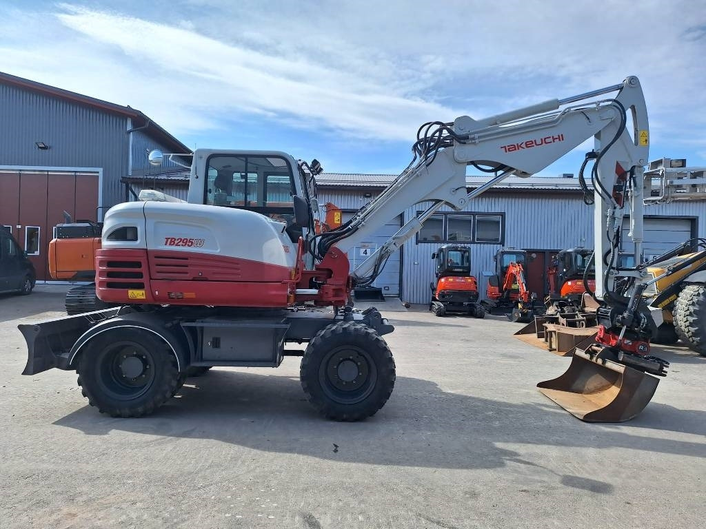 Takeuchi TB295W KÄRRY, PYÖRITTÄJÄ, 5-KAUHAA - Bager na kotačima: slika Takeuchi TB295W KÄRRY, PYÖRITTÄJÄ, 5-KAUHAA - Bager na kotačima Takeuchi TB295W KÄRRY, PYÖRITTÄJÄ, 5-KAUHAA - Bager na kotačima: slika Takeuchi TB295W KÄRRY, PYÖRITTÄJÄ, 5-KAUHAA - Bager na kotačima