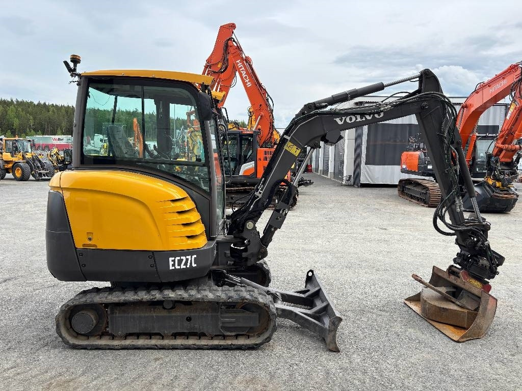 Volvo EC27C PYÖRITTÄJÄLLÄ - Mini bager: slika Volvo EC27C PYÖRITTÄJÄLLÄ - Mini bager Volvo EC27C PYÖRITTÄJÄLLÄ - Mini bager: slika Volvo EC27C PYÖRITTÄJÄLLÄ - Mini bager