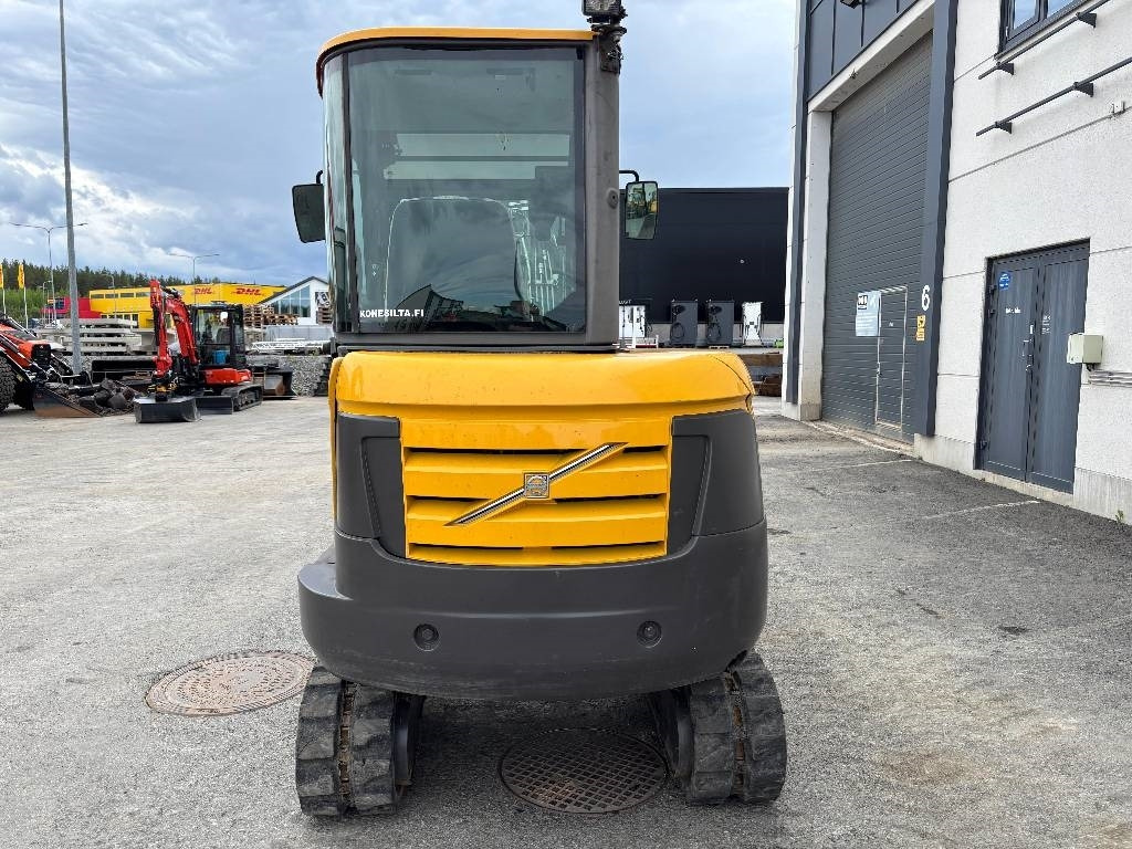 Volvo EC27C PYÖRITTÄJÄLLÄ - Mini bager: slika Volvo EC27C PYÖRITTÄJÄLLÄ - Mini bager Volvo EC27C PYÖRITTÄJÄLLÄ - Mini bager: slika Volvo EC27C PYÖRITTÄJÄLLÄ - Mini bager