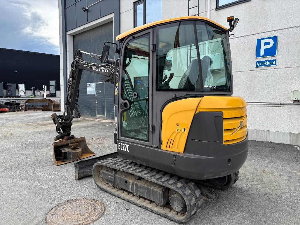 Volvo EC27C PYÖRITTÄJÄLLÄ - Mini bager: slika Volvo EC27C PYÖRITTÄJÄLLÄ - Mini bager Volvo EC27C PYÖRITTÄJÄLLÄ - Mini bager: slika Volvo EC27C PYÖRITTÄJÄLLÄ - Mini bager