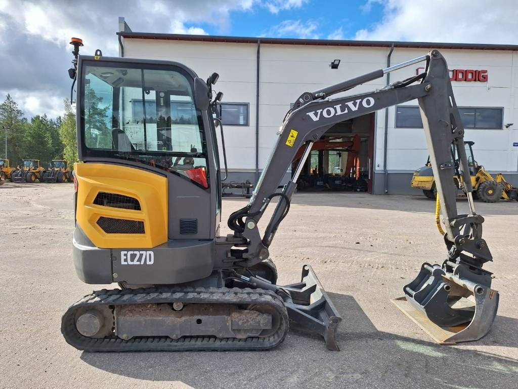 Volvo EC27D KALLISTAJA, 2-KAUHAA - Mini bager: slika Volvo EC27D KALLISTAJA, 2-KAUHAA - Mini bager Volvo EC27D KALLISTAJA, 2-KAUHAA - Mini bager: slika Volvo EC27D KALLISTAJA, 2-KAUHAA - Mini bager