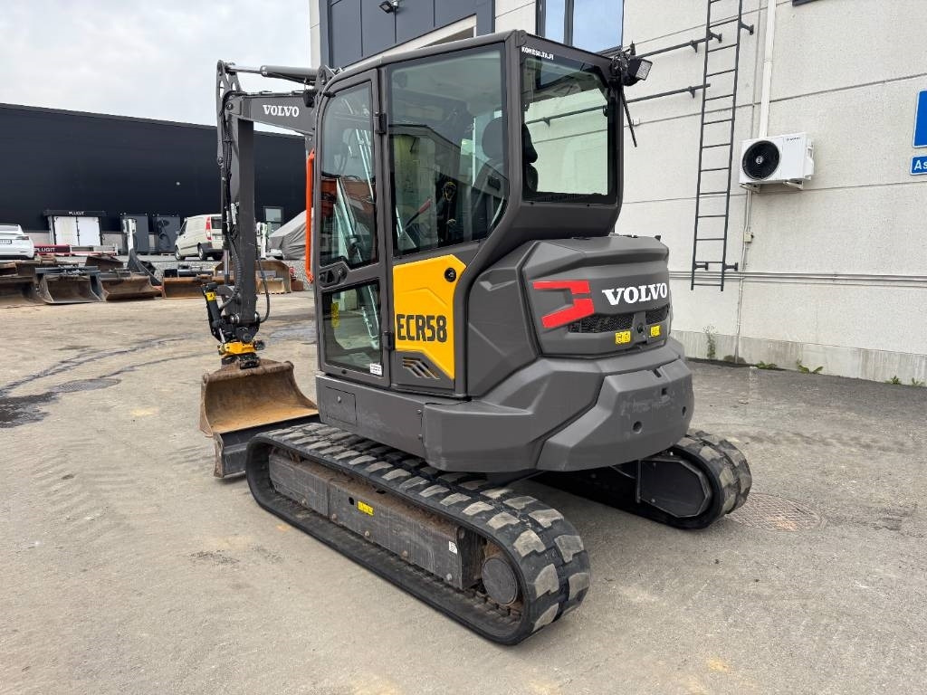 Volvo ECR58F PYÖRITTÄJÄLLÄ - Mini bager: slika Volvo ECR58F PYÖRITTÄJÄLLÄ - Mini bager Volvo ECR58F PYÖRITTÄJÄLLÄ - Mini bager: slika Volvo ECR58F PYÖRITTÄJÄLLÄ - Mini bager