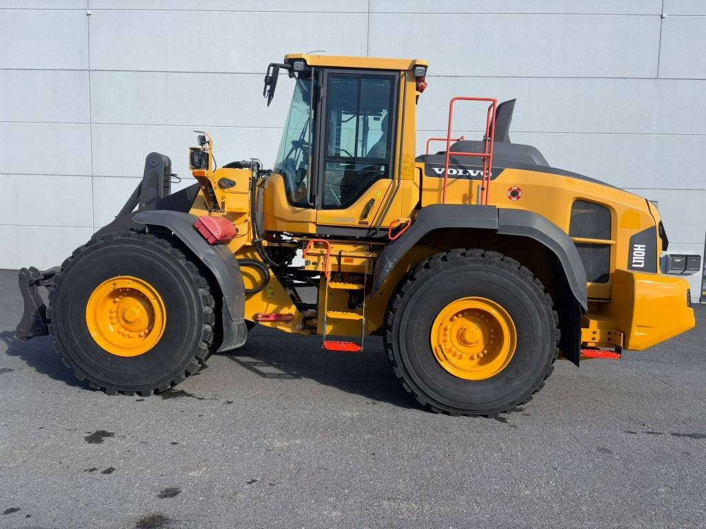 Volvo L 110 H - Utovarivač na kotačima: slika Volvo L 110 H - Utovarivač na kotačima Volvo L 110 H - Utovarivač na kotačima: slika Volvo L 110 H - Utovarivač na kotačima
