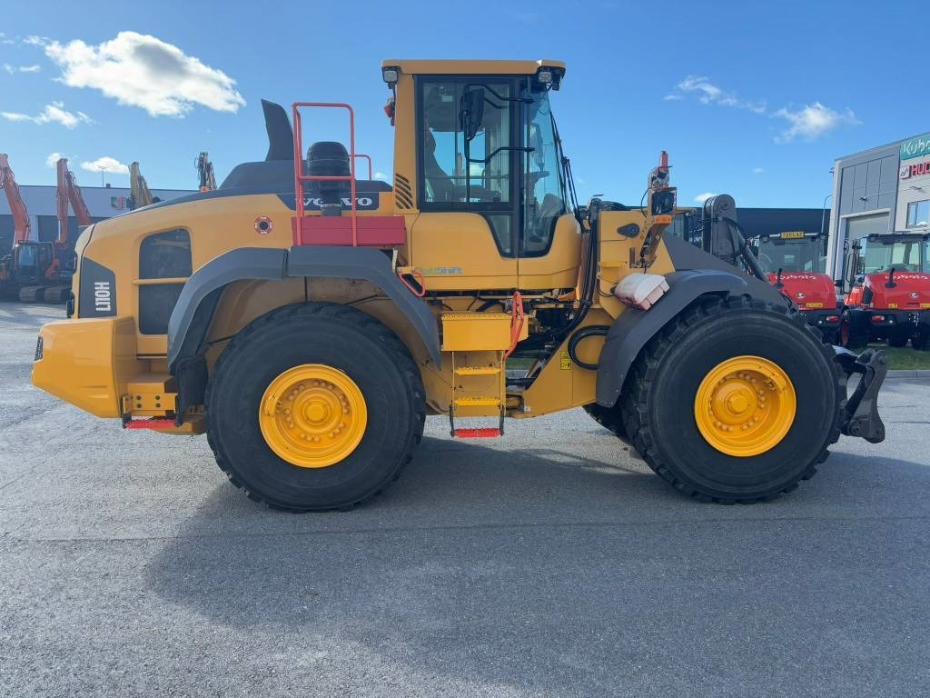 Volvo L 110 H - Utovarivač na kotačima: slika Volvo L 110 H - Utovarivač na kotačima Volvo L 110 H - Utovarivač na kotačima: slika Volvo L 110 H - Utovarivač na kotačima