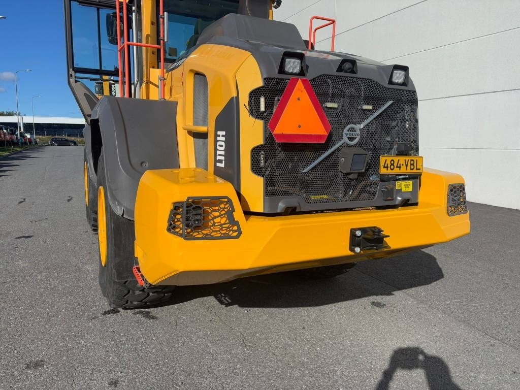 Volvo L 110 H - Utovarivač na kotačima: slika Volvo L 110 H - Utovarivač na kotačima Volvo L 110 H - Utovarivač na kotačima: slika Volvo L 110 H - Utovarivač na kotačima