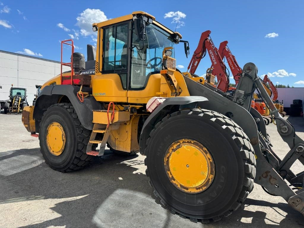Volvo L 110 H - Utovarivač na kotačima: slika Volvo L 110 H - Utovarivač na kotačima Volvo L 110 H - Utovarivač na kotačima: slika Volvo L 110 H - Utovarivač na kotačima