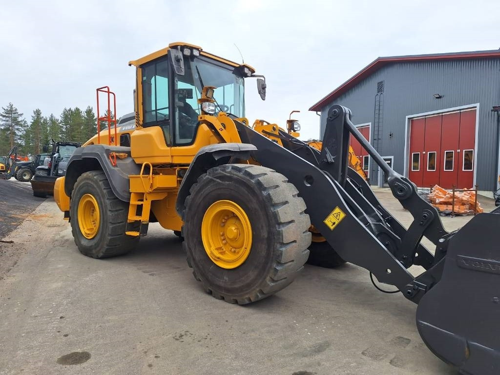 Volvo L110H MYYTY! SOLD! LONG BOOM, VAAKA, YM - Utovarivač na kotačima: slika Volvo L110H MYYTY! SOLD! LONG BOOM, VAAKA, YM - Utovarivač na kotačima Volvo L110H MYYTY! SOLD! LONG BOOM, VAAKA, YM - Utovarivač na kotačima: slika Volvo L110H MYYTY! SOLD! LONG BOOM, VAAKA, YM - Utovarivač na kotačima