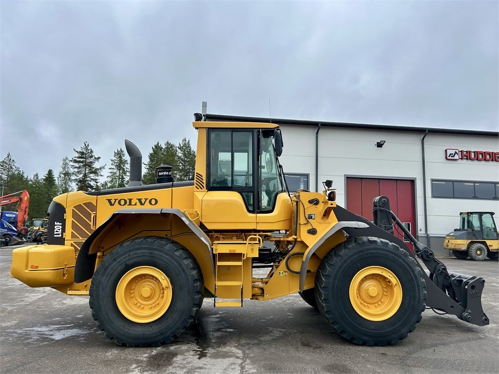 Volvo L120F VIPUOHJAUS - Utovarivač na kotačima: slika Volvo L120F VIPUOHJAUS - Utovarivač na kotačima Volvo L120F VIPUOHJAUS - Utovarivač na kotačima: slika Volvo L120F VIPUOHJAUS - Utovarivač na kotačima
