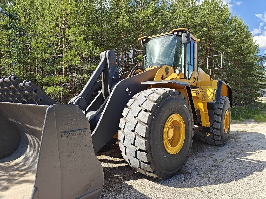 Volvo L220H - Utovarivač na kotačima: slika Volvo L220H - Utovarivač na kotačima Volvo L220H - Utovarivač na kotačima: slika Volvo L220H - Utovarivač na kotačima