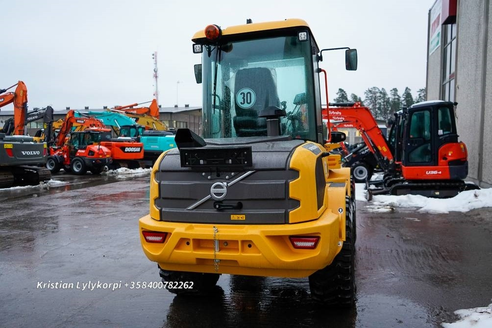 Volvo L30HS UUSI AJAMATON - Utovarivač na kotačima: slika Volvo L30HS UUSI AJAMATON - Utovarivač na kotačima Volvo L30HS UUSI AJAMATON - Utovarivač na kotačima: slika Volvo L30HS UUSI AJAMATON - Utovarivač na kotačima