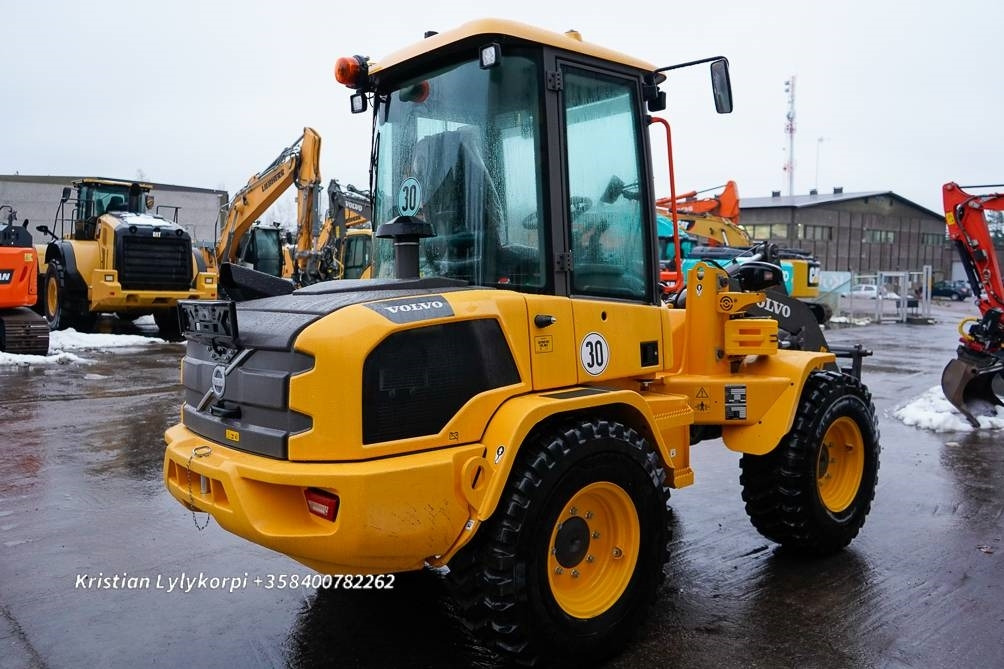 Volvo L30HS UUSI AJAMATON - Utovarivač na kotačima: slika Volvo L30HS UUSI AJAMATON - Utovarivač na kotačima Volvo L30HS UUSI AJAMATON - Utovarivač na kotačima: slika Volvo L30HS UUSI AJAMATON - Utovarivač na kotačima