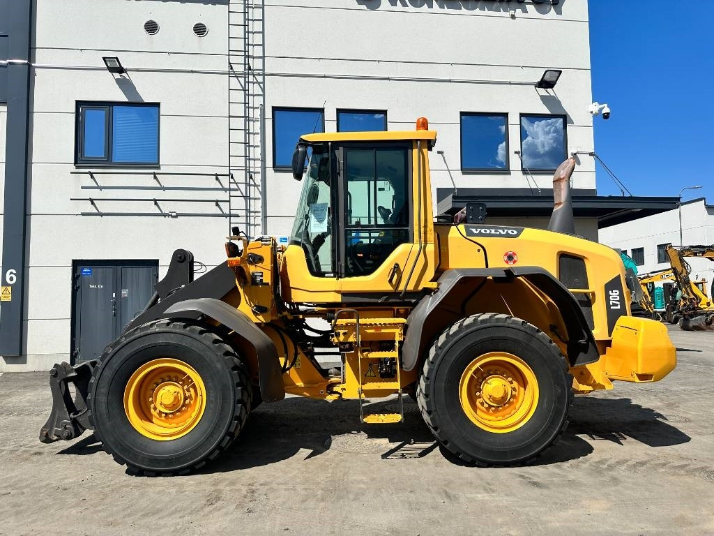 Volvo L70G vipuohjaus, 3' ja 4' hydr - Utovarivač na kotačima: slika Volvo L70G vipuohjaus, 3' ja 4' hydr - Utovarivač na kotačima Volvo L70G vipuohjaus, 3' ja 4' hydr - Utovarivač na kotačima: slika Volvo L70G vipuohjaus, 3' ja 4' hydr - Utovarivač na kotačima