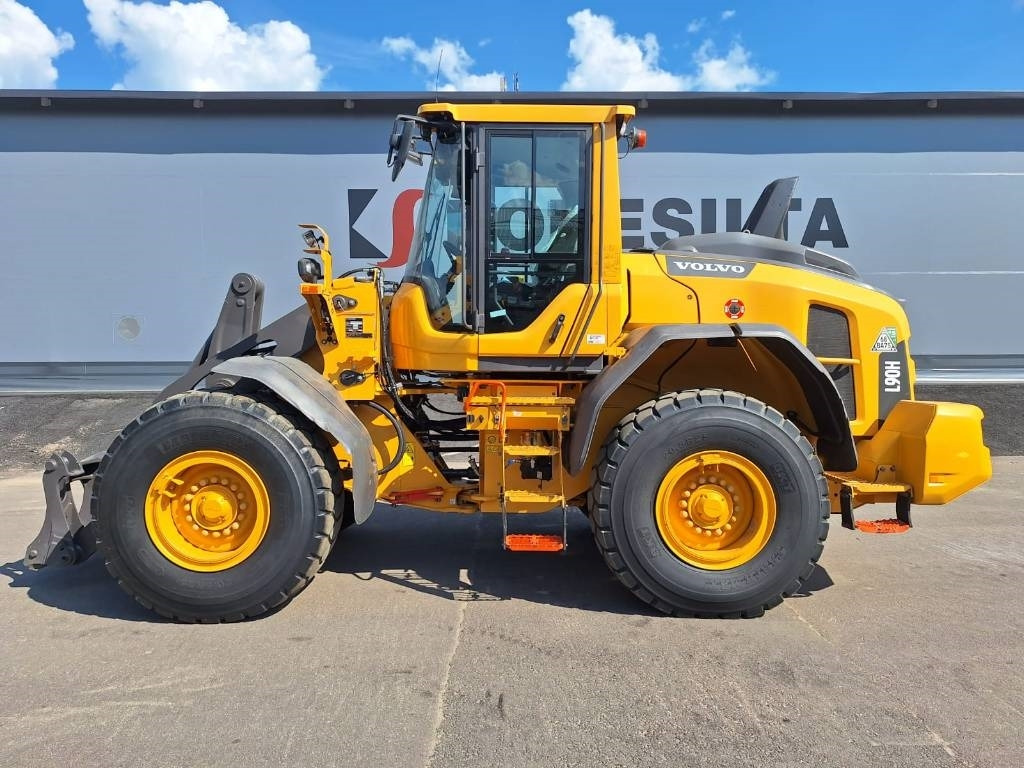 Volvo L90H - Utovarivač na kotačima: slika Volvo L90H - Utovarivač na kotačima Volvo L90H - Utovarivač na kotačima: slika Volvo L90H - Utovarivač na kotačima