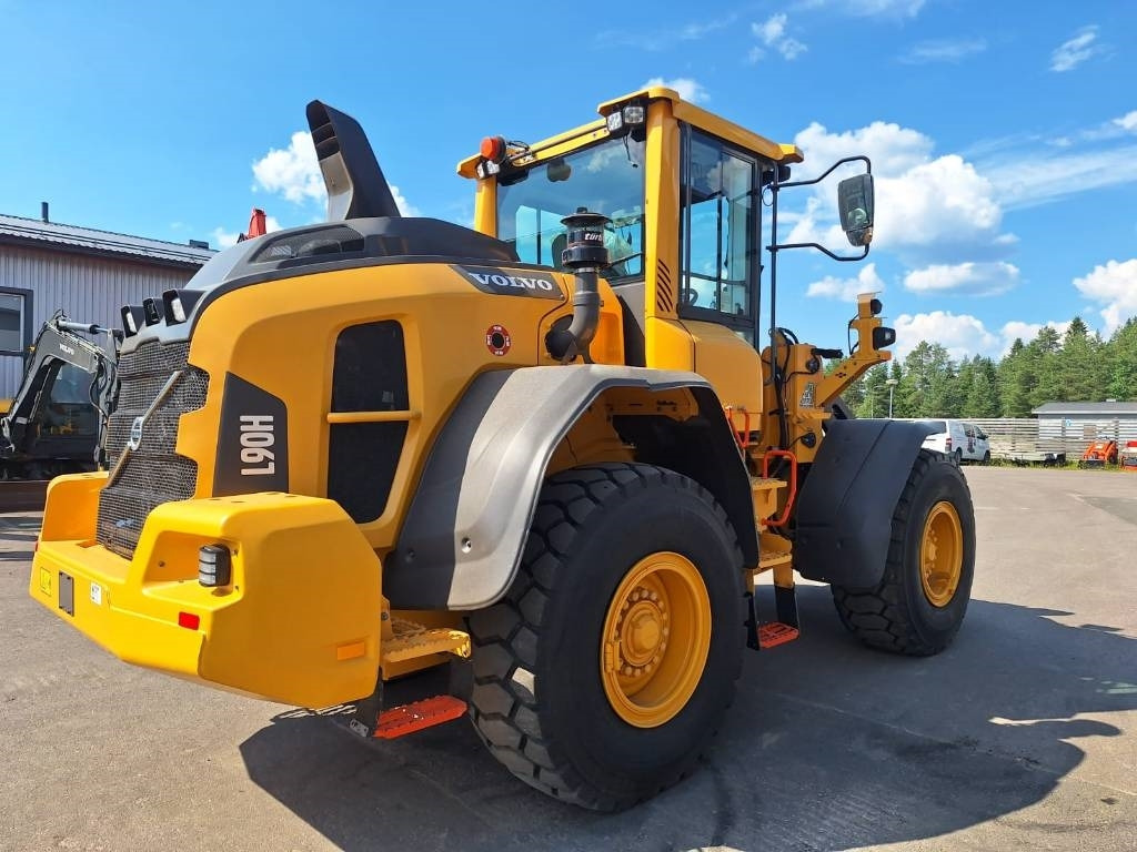 Volvo L90H - Utovarivač na kotačima: slika Volvo L90H - Utovarivač na kotačima Volvo L90H - Utovarivač na kotačima: slika Volvo L90H - Utovarivač na kotačima