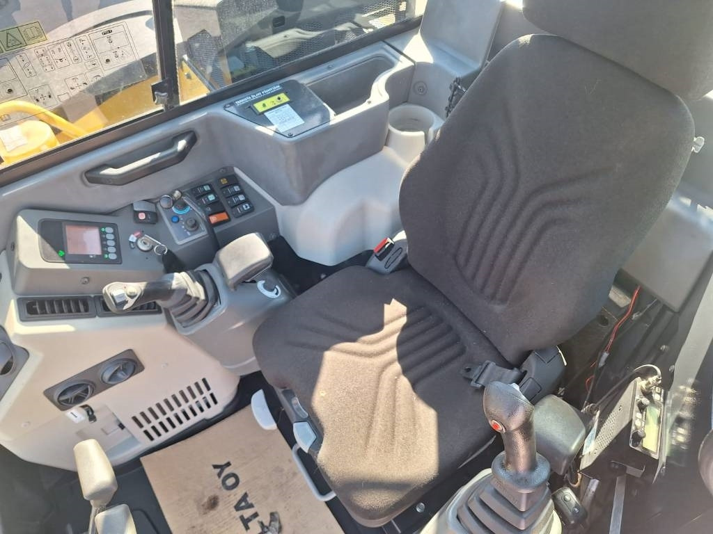 Zakup Yanmar ViO80U-1 PYÖRITTÄJÄLLÄ  Yanmar ViO80U-1 PYÖRITTÄJÄLLÄ: slika Zakup Yanmar ViO80U-1 PYÖRITTÄJÄLLÄ  Yanmar ViO80U-1 PYÖRITTÄJÄLLÄ