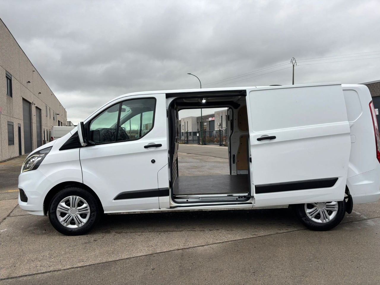 Ford Transit Custom 2.0TDCI. Klima. Navi. Kamera. - Mali kombi: slika Ford Transit Custom 2.0TDCI. Klima. Navi. Kamera. - Mali kombi Ford Transit Custom 2.0TDCI. Klima. Navi. Kamera. - Mali kombi: slika Ford Transit Custom 2.0TDCI. Klima. Navi. Kamera. - Mali kombi