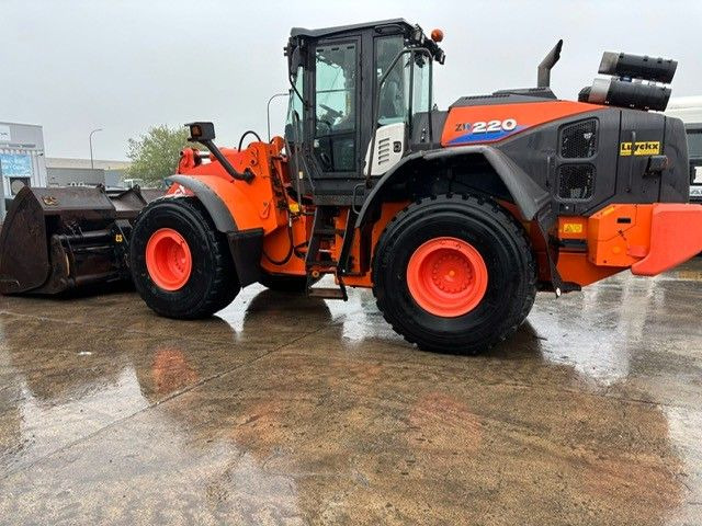 Hitachi ZW220-6. Hochkippschaufel. Wage. - Utovarivač na kotačima: slika Hitachi ZW220-6. Hochkippschaufel. Wage. - Utovarivač na kotačima Hitachi ZW220-6. Hochkippschaufel. Wage. - Utovarivač na kotačima: slika Hitachi ZW220-6. Hochkippschaufel. Wage. - Utovarivač na kotačima