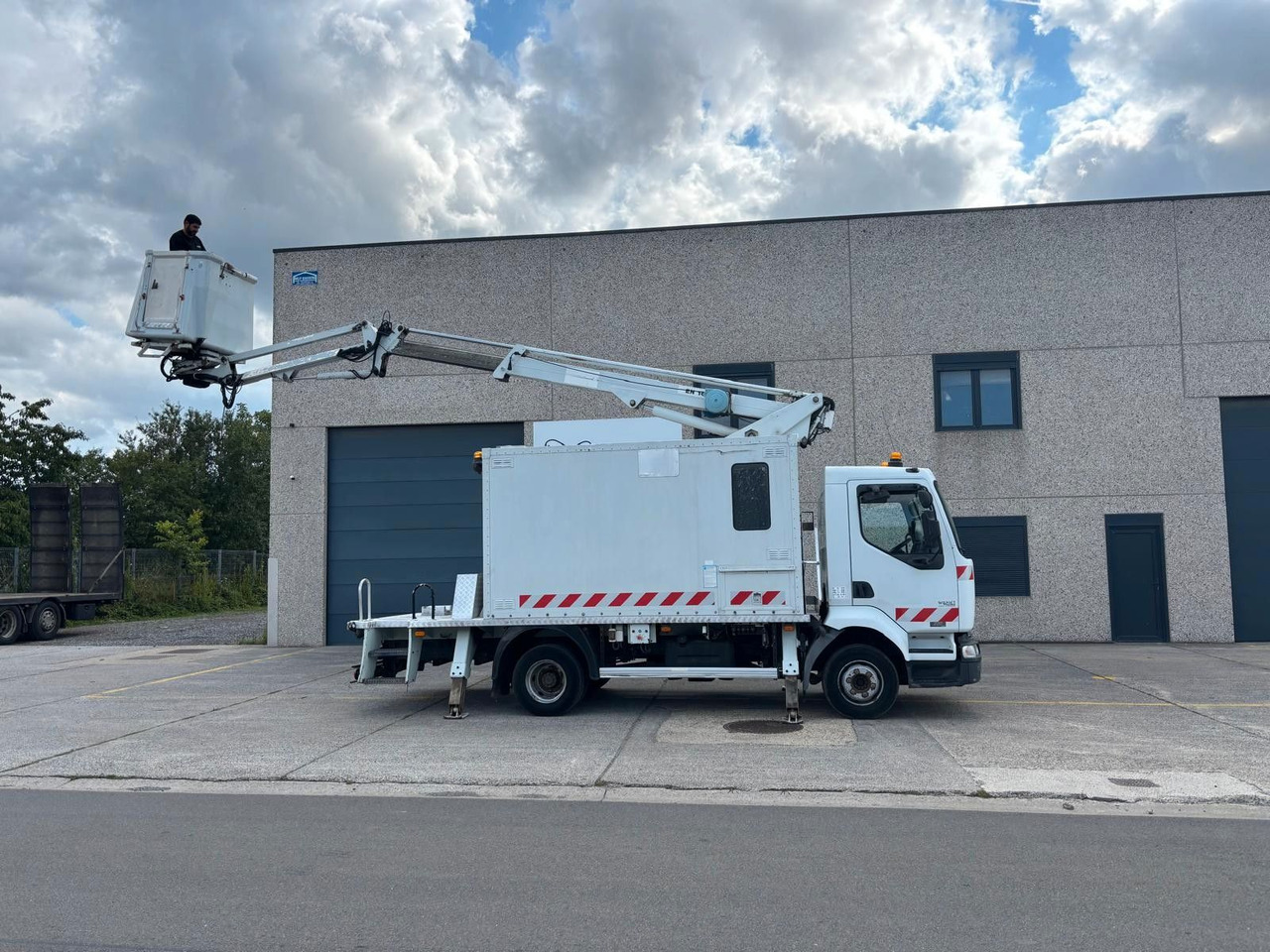 Renault Midlum 220dCi. Hubarbeitsbühne 16m. - Podizna platforma montirana na kamion: slika Renault Midlum 220dCi. Hubarbeitsbühne 16m. - Podizna platforma montirana na kamion Renault Midlum 220dCi. Hubarbeitsbühne 16m. - Podizna platforma montirana na kamion: slika Renault Midlum 220dCi. Hubarbeitsbühne 16m. - Podizna platforma montirana na kamion