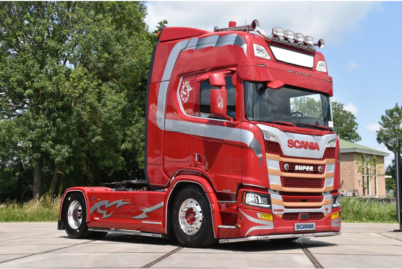 Scania R650 V8 NGS 4x2NB - LIKE NEW - RETARDER - FULL AIR - PARK. AIRCO - 4 POINT AIR SUSP. - 2 x FUEL TANKS - ALCOA'S - - Tegljač: slika Scania R650 V8 NGS 4x2NB - LIKE NEW - RETARDER - FULL AIR - PARK. AIRCO - 4 POINT AIR SUSP. - 2 x FUEL TANKS - ALCOA'S - - Tegljač Scania R650 V8 NGS 4x2NB - LIKE NEW - RETARDER - FULL AIR - PARK. AIRCO - 4 POINT AIR SUSP. - 2 x FUEL TANKS - ALCOA'S - - Tegljač: slika Scania R650 V8 NGS 4x2NB - LIKE NEW - RETARDER - FULL AIR - PARK. AIRCO - 4 POINT AIR SUSP. - 2 x FUEL TANKS - ALCOA'S - - Tegljač
