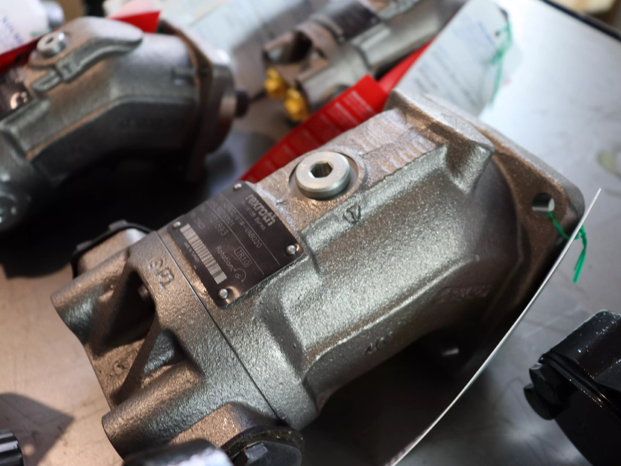 REXROTH A2FM63/61W-VAB020 - Hidraulični motor za Građevinski strojevi: slika REXROTH A2FM63/61W-VAB020 - Hidraulični motor za Građevinski strojevi REXROTH A2FM63/61W-VAB020 - Hidraulični motor za Građevinski strojevi: slika REXROTH A2FM63/61W-VAB020 - Hidraulični motor za Građevinski strojevi