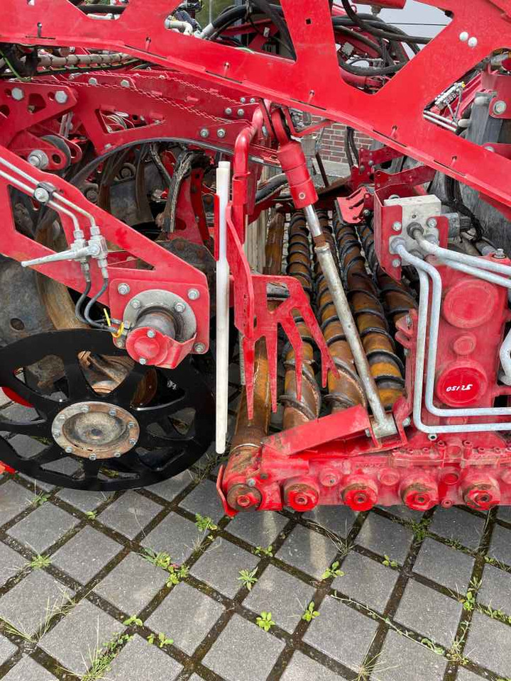 Grimme REXOR 6300 Platinum - Oprema za obradu tla: slika Grimme REXOR 6300 Platinum - Oprema za obradu tla Grimme REXOR 6300 Platinum - Oprema za obradu tla: slika Grimme REXOR 6300 Platinum - Oprema za obradu tla