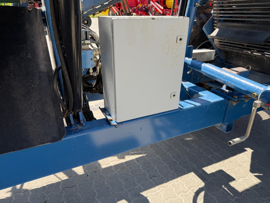 ASA-Lift T-130-B - Stroj za berbu grožđa: slika ASA-Lift T-130-B - Stroj za berbu grožđa ASA-Lift T-130-B - Stroj za berbu grožđa: slika ASA-Lift T-130-B - Stroj za berbu grožđa