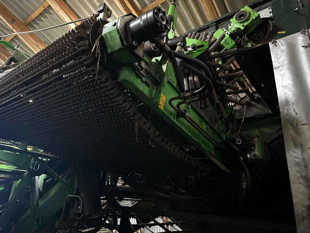 AVR SPIRIT 8200 - Kombajn: slika AVR SPIRIT 8200 - Kombajn AVR SPIRIT 8200 - Kombajn: slika AVR SPIRIT 8200 - Kombajn