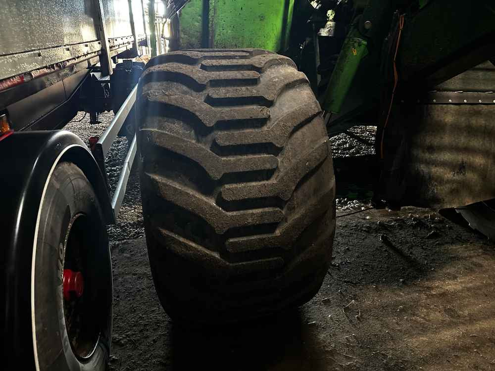 AVR SPIRIT 8200 - Kombajn: slika AVR SPIRIT 8200 - Kombajn AVR SPIRIT 8200 - Kombajn: slika AVR SPIRIT 8200 - Kombajn