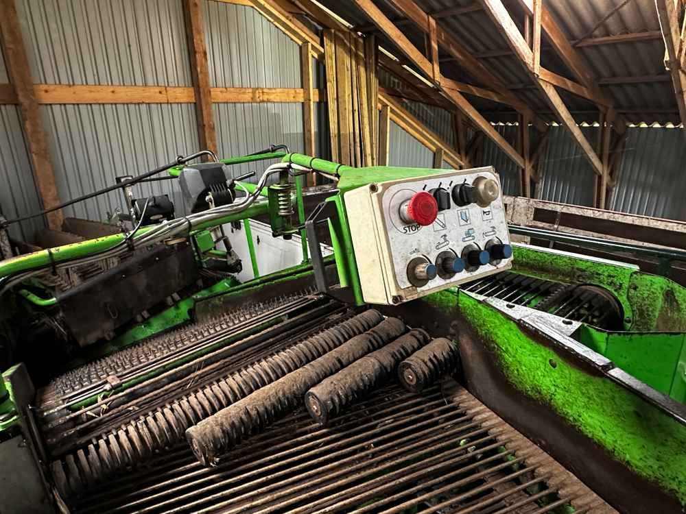 AVR SPIRIT 8200 - Kombajn: slika AVR SPIRIT 8200 - Kombajn AVR SPIRIT 8200 - Kombajn: slika AVR SPIRIT 8200 - Kombajn