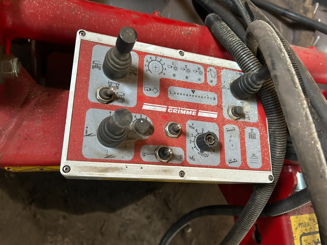 Grimme CS-150 RotaPower - Kombajn za krumpir: slika Grimme CS-150 RotaPower - Kombajn za krumpir Grimme CS-150 RotaPower - Kombajn za krumpir: slika Grimme CS-150 RotaPower - Kombajn za krumpir
