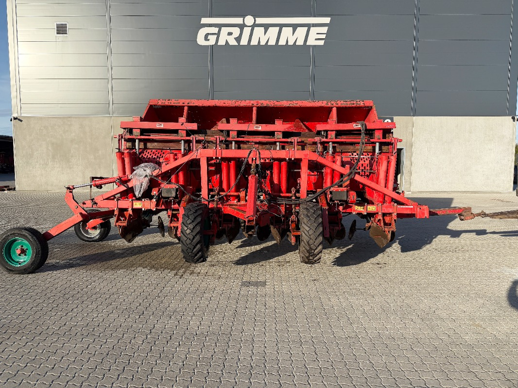 Kverneland UN-3300 - Kombajn: slika Kverneland UN-3300 - Kombajn Kverneland UN-3300 - Kombajn: slika Kverneland UN-3300 - Kombajn