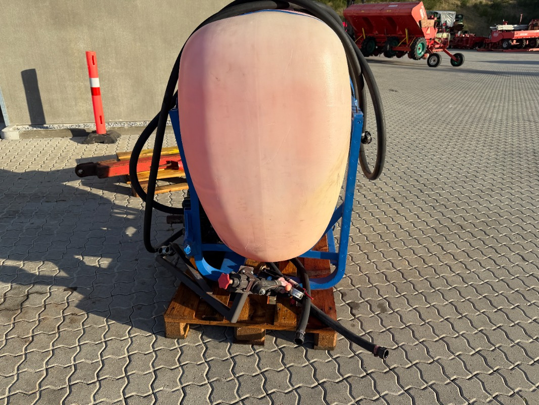 Kverneland UN-3300 - Kombajn: slika Kverneland UN-3300 - Kombajn Kverneland UN-3300 - Kombajn: slika Kverneland UN-3300 - Kombajn