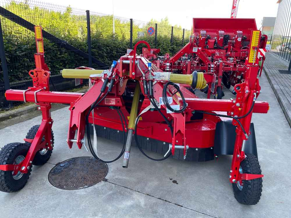 Grimme VT 220F - Stroj za berbu grožđa: slika Grimme VT 220F - Stroj za berbu grožđa Grimme VT 220F - Stroj za berbu grožđa: slika Grimme VT 220F - Stroj za berbu grožđa