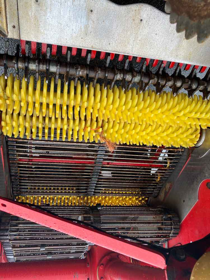 Grimme CS 150 - Kombajn za krumpir: slika Grimme CS 150 - Kombajn za krumpir Grimme CS 150 - Kombajn za krumpir: slika Grimme CS 150 - Kombajn za krumpir