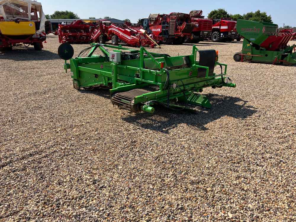 Jones Onion Windrower - Stroj za berbu grožđa: slika Jones Onion Windrower - Stroj za berbu grožđa Jones Onion Windrower - Stroj za berbu grožđa: slika Jones Onion Windrower - Stroj za berbu grožđa