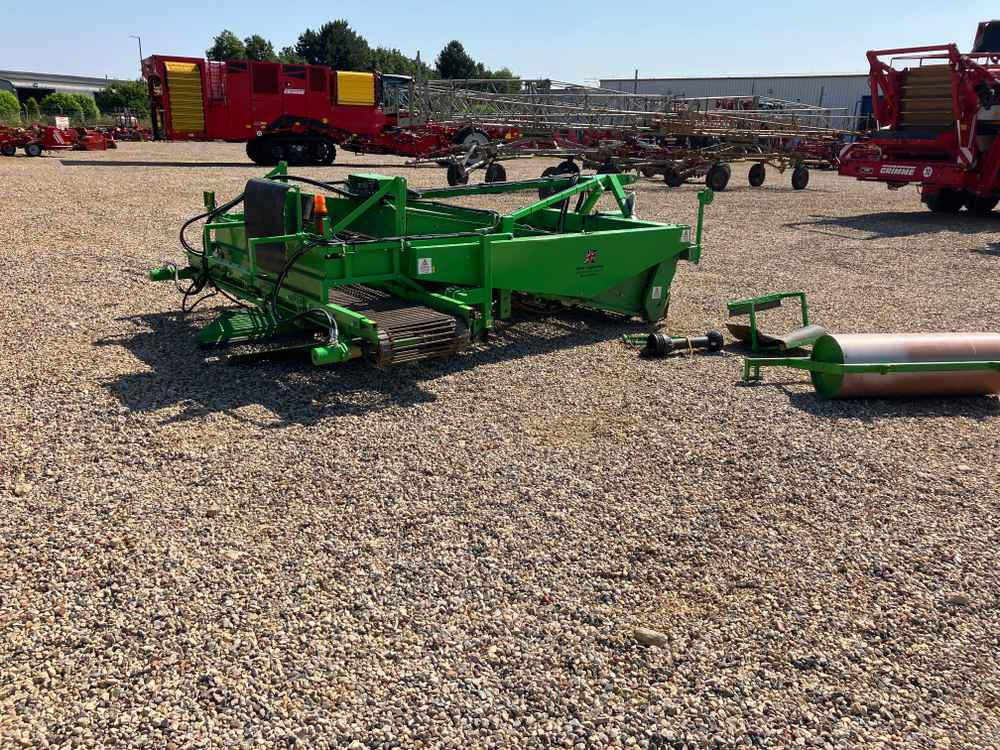 Jones Onion Windrower - Stroj za berbu grožđa: slika Jones Onion Windrower - Stroj za berbu grožđa Jones Onion Windrower - Stroj za berbu grožđa: slika Jones Onion Windrower - Stroj za berbu grožđa