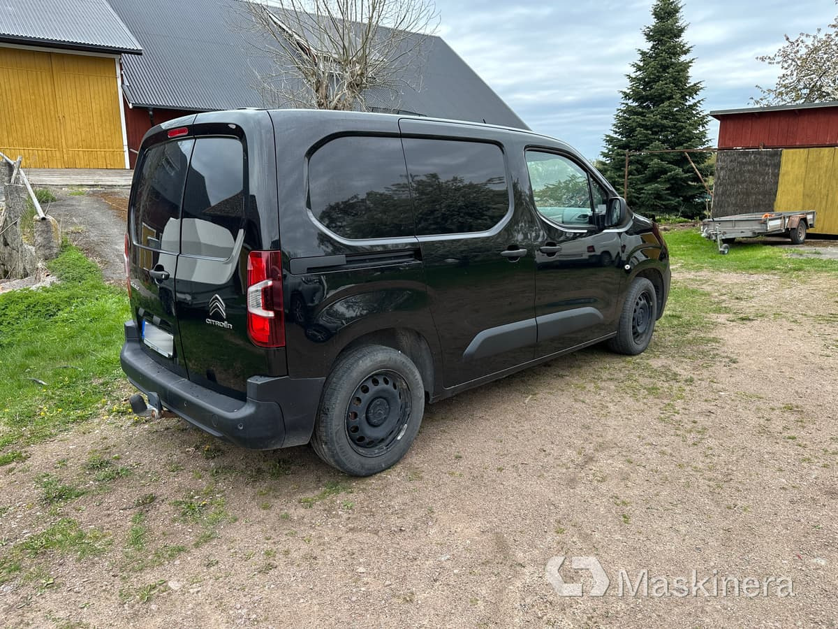 Arbetsbil Citroën Berlingo 1.2 PureTech Aut - Mali kombi: slika Arbetsbil Citroën Berlingo 1.2 PureTech Aut - Mali kombi Arbetsbil Citroën Berlingo 1.2 PureTech Aut - Mali kombi: slika Arbetsbil Citroën Berlingo 1.2 PureTech Aut - Mali kombi