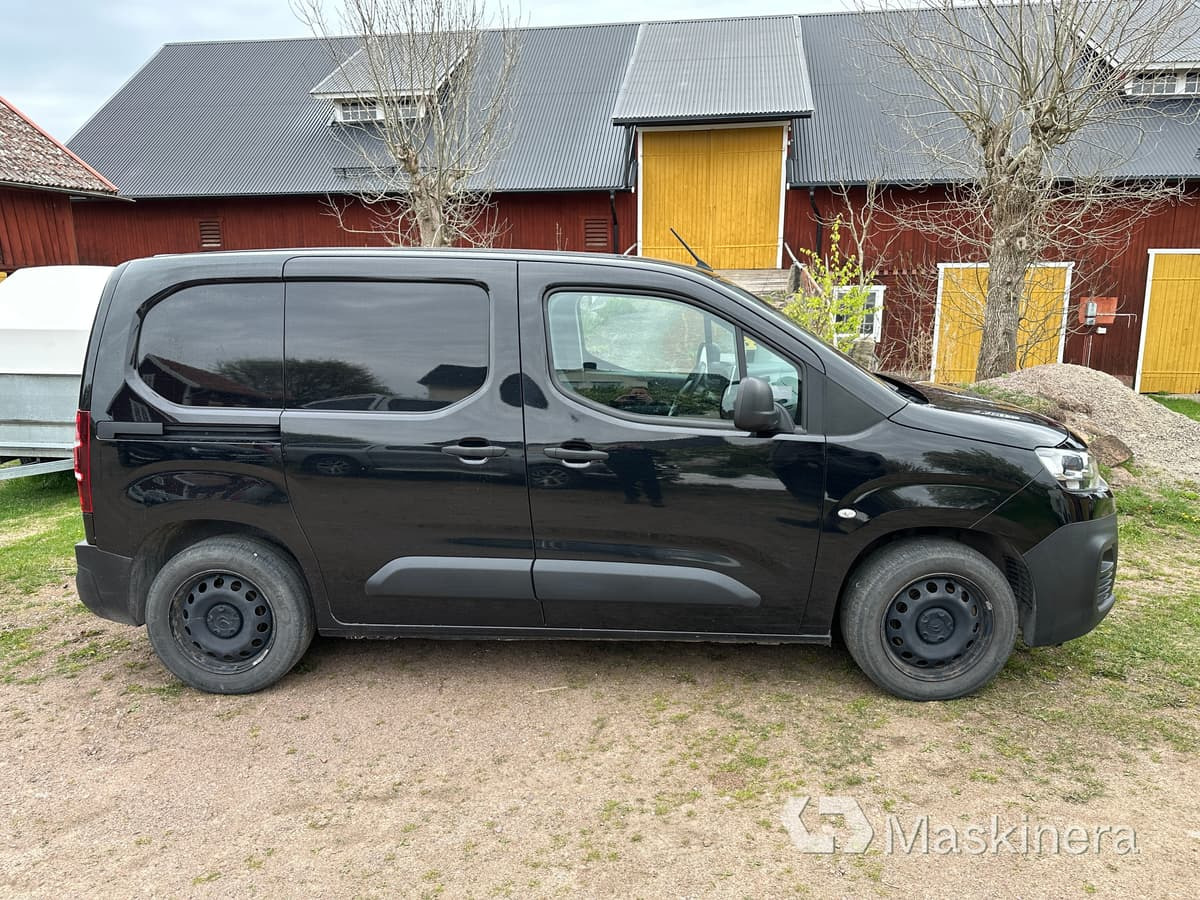 Arbetsbil Citroën Berlingo 1.2 PureTech Aut - Mali kombi: slika Arbetsbil Citroën Berlingo 1.2 PureTech Aut - Mali kombi Arbetsbil Citroën Berlingo 1.2 PureTech Aut - Mali kombi: slika Arbetsbil Citroën Berlingo 1.2 PureTech Aut - Mali kombi
