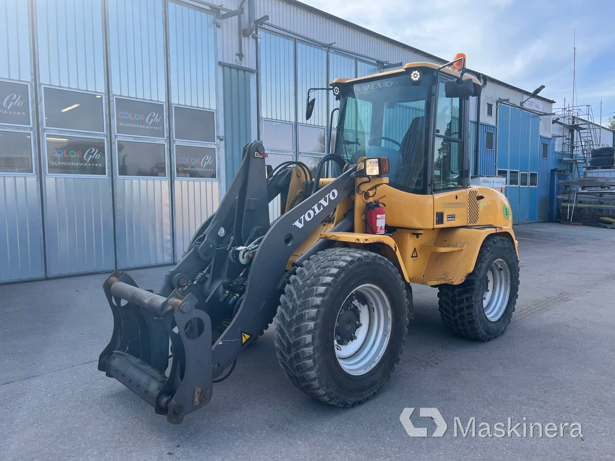 Hjullastare Volvo L35B - Drugi strojevi: slika Hjullastare Volvo L35B - Drugi strojevi Hjullastare Volvo L35B - Drugi strojevi: slika Hjullastare Volvo L35B - Drugi strojevi