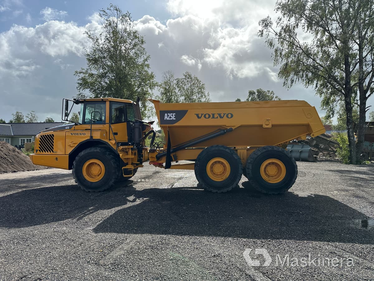 Dumper Volvo A25E 6x6 - Zglobni istovarivač: slika Dumper Volvo A25E 6x6 - Zglobni istovarivač Dumper Volvo A25E 6x6 - Zglobni istovarivač: slika Dumper Volvo A25E 6x6 - Zglobni istovarivač