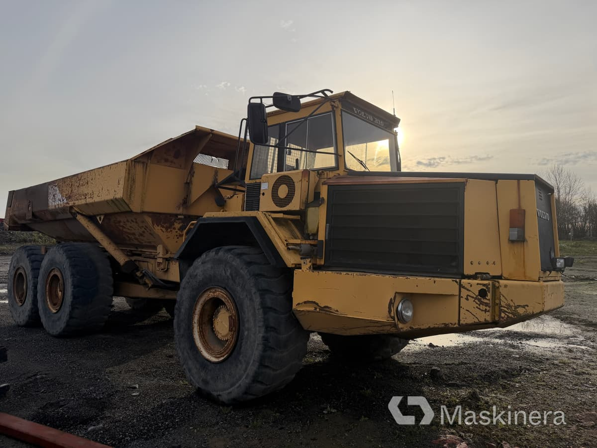 Dumper Volvo A35 - Zglobni istovarivač: slika Dumper Volvo A35 - Zglobni istovarivač Dumper Volvo A35 - Zglobni istovarivač: slika Dumper Volvo A35 - Zglobni istovarivač