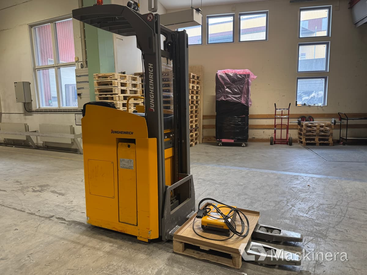 Eltruck Jungheinrich ESC214 - Regalni viličar: slika Eltruck Jungheinrich ESC214 - Regalni viličar Eltruck Jungheinrich ESC214 - Regalni viličar: slika Eltruck Jungheinrich ESC214 - Regalni viličar