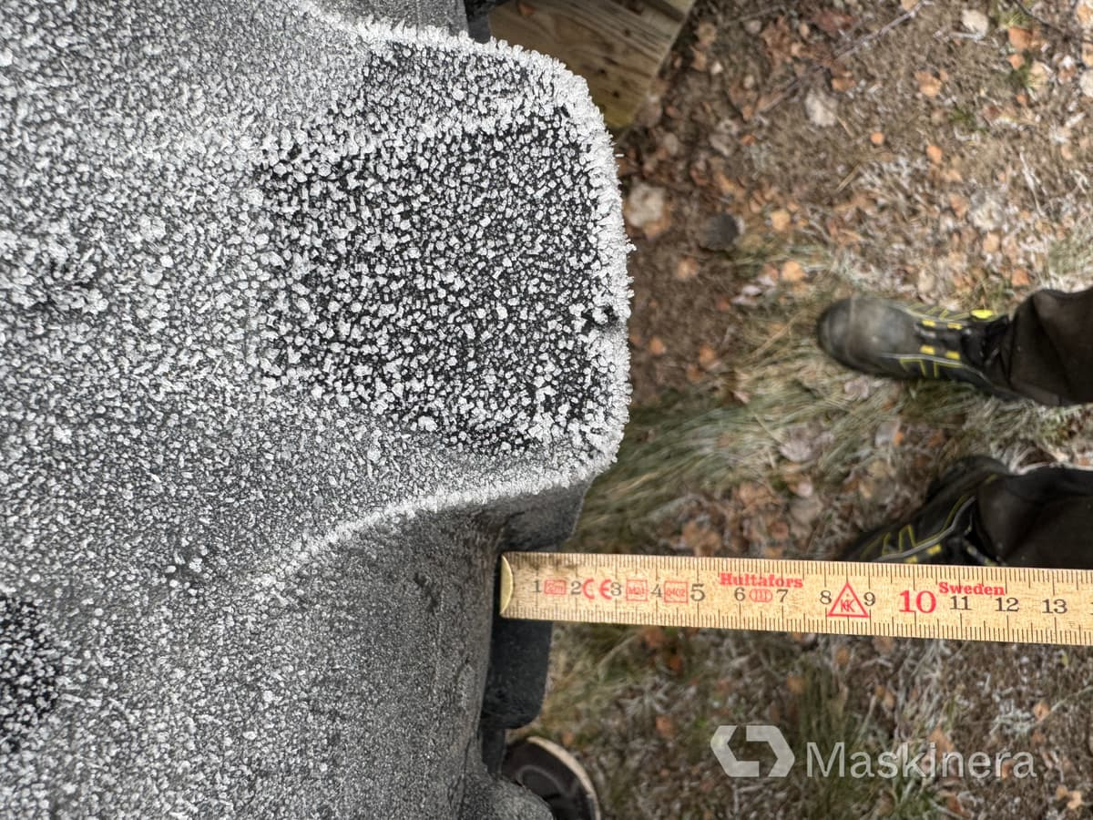 Entreprenaddäck på fälg med dubbar - Kompletan kotač za Građevinski strojevi: slika Entreprenaddäck på fälg med dubbar - Kompletan kotač za Građevinski strojevi Entreprenaddäck på fälg med dubbar - Kompletan kotač za Građevinski strojevi: slika Entreprenaddäck på fälg med dubbar - Kompletan kotač za Građevinski strojevi