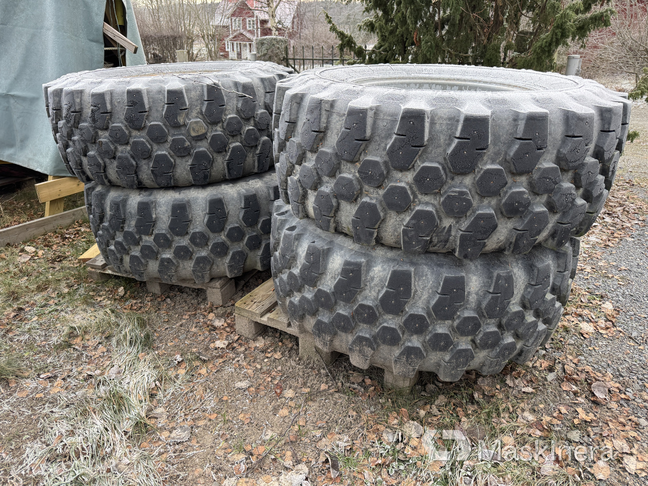 Entreprenaddäck på fälg med dubbar - Kompletan kotač za Građevinski strojevi: slika Entreprenaddäck på fälg med dubbar - Kompletan kotač za Građevinski strojevi Entreprenaddäck på fälg med dubbar - Kompletan kotač za Građevinski strojevi: slika Entreprenaddäck på fälg med dubbar - Kompletan kotač za Građevinski strojevi