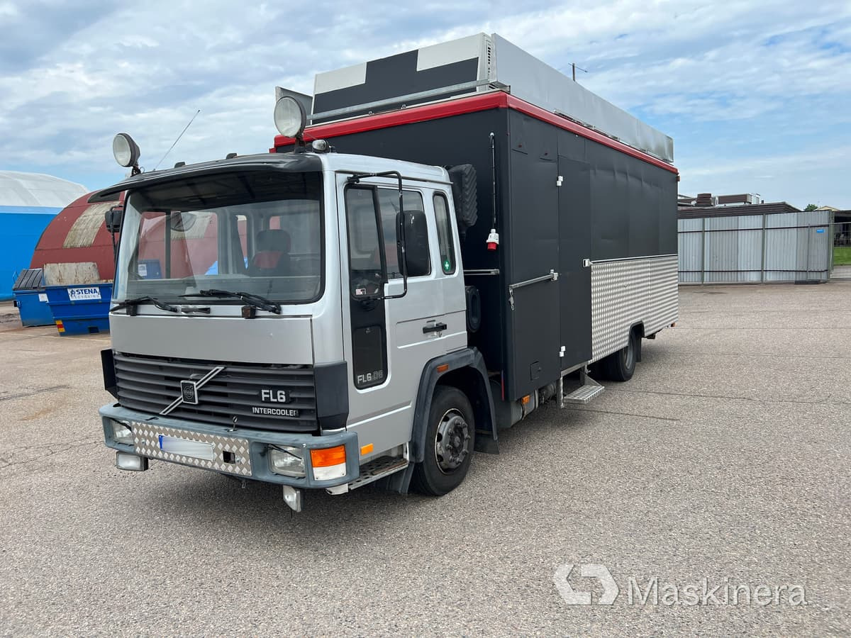 Foodtruck Volvo FL611 4X2 - Kamion za prodaju brze hrane: slika Foodtruck Volvo FL611 4X2 - Kamion za prodaju brze hrane Foodtruck Volvo FL611 4X2 - Kamion za prodaju brze hrane: slika Foodtruck Volvo FL611 4X2 - Kamion za prodaju brze hrane
