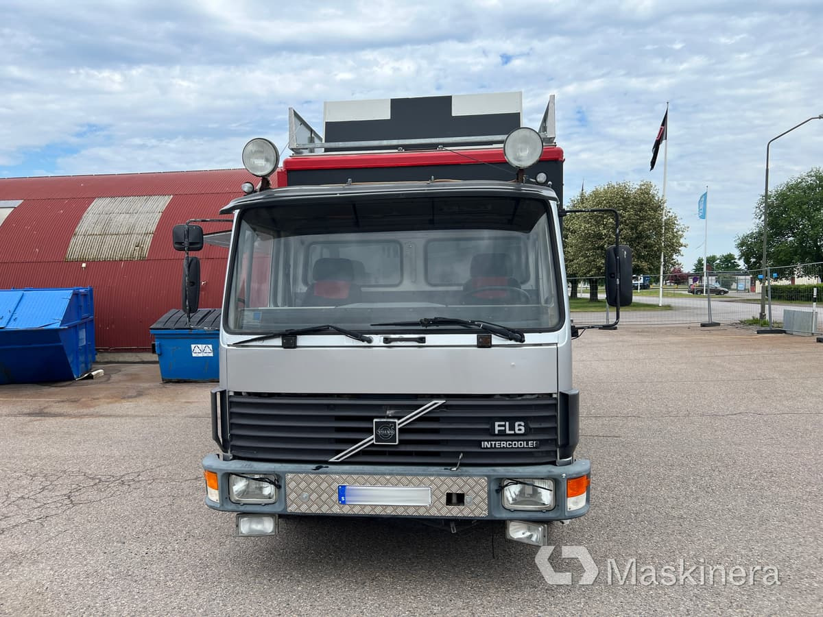 Foodtruck Volvo FL611 4X2 - Kamion za prodaju brze hrane: slika Foodtruck Volvo FL611 4X2 - Kamion za prodaju brze hrane Foodtruck Volvo FL611 4X2 - Kamion za prodaju brze hrane: slika Foodtruck Volvo FL611 4X2 - Kamion za prodaju brze hrane