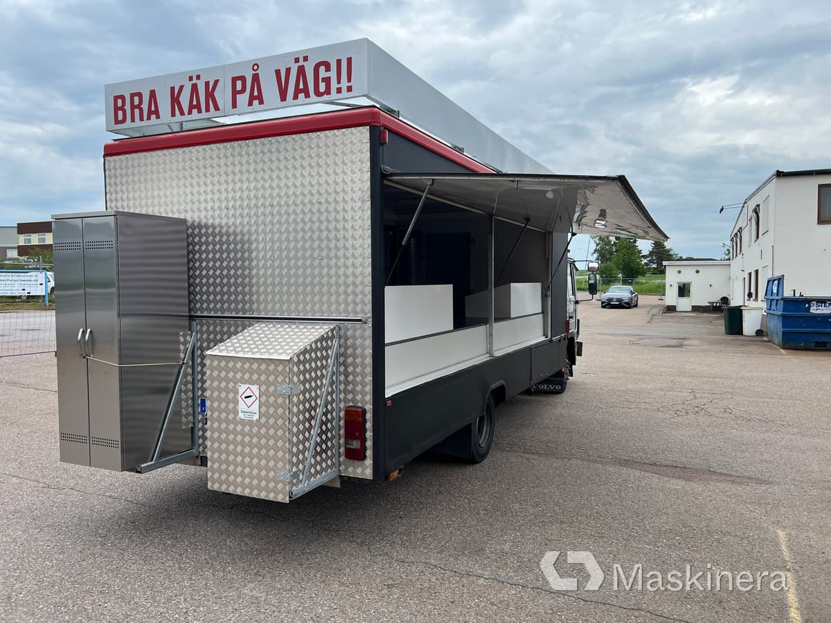 Foodtruck Volvo FL611 4X2 - Kamion za prodaju brze hrane: slika Foodtruck Volvo FL611 4X2 - Kamion za prodaju brze hrane Foodtruck Volvo FL611 4X2 - Kamion za prodaju brze hrane: slika Foodtruck Volvo FL611 4X2 - Kamion za prodaju brze hrane