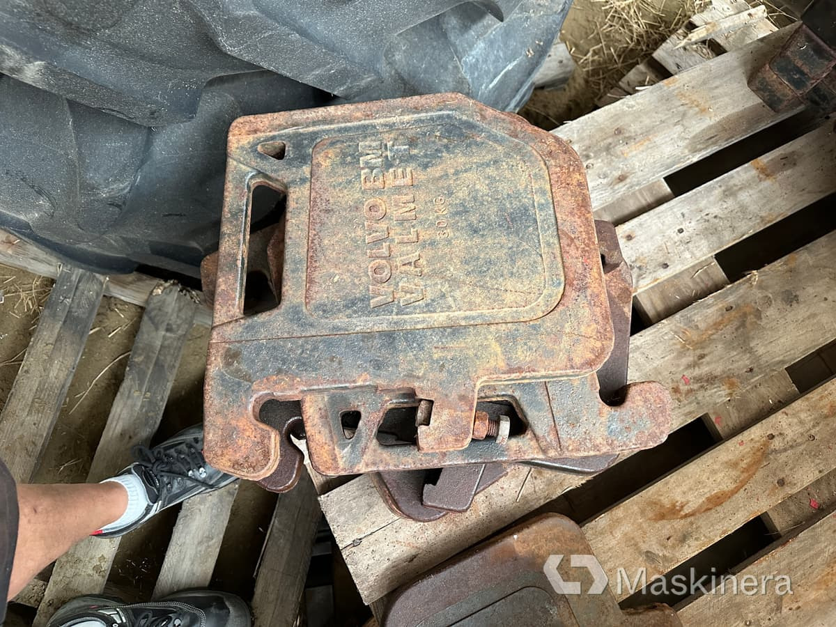 Frontvikter 7 st 30 kg Volvo BM Valvet - Protuuteg: slika Frontvikter 7 st 30 kg Volvo BM Valvet - Protuuteg Frontvikter 7 st 30 kg Volvo BM Valvet - Protuuteg: slika Frontvikter 7 st 30 kg Volvo BM Valvet - Protuuteg