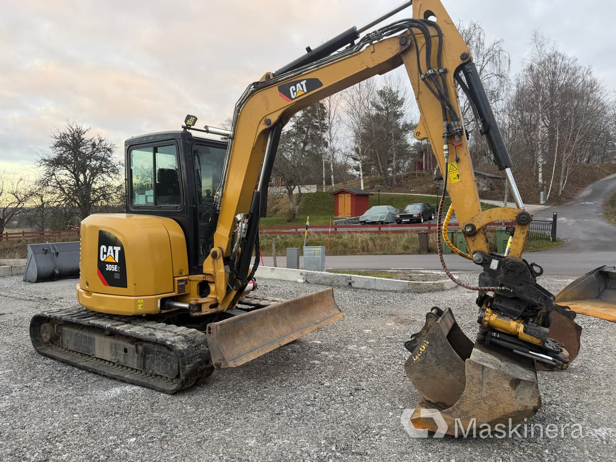 Grävmaskin CAT 305E2 CR med tillbehör - Bager gusjeničar: slika Grävmaskin CAT 305E2 CR med tillbehör - Bager gusjeničar Grävmaskin CAT 305E2 CR med tillbehör - Bager gusjeničar: slika Grävmaskin CAT 305E2 CR med tillbehör - Bager gusjeničar